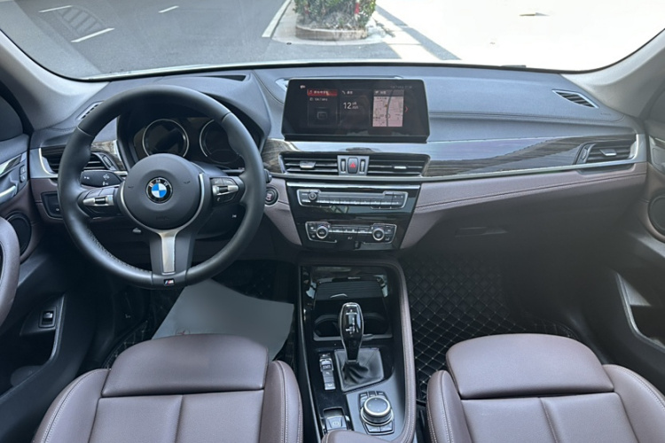 宝马X1 2020款 xDrive25Li 尊享型中控内饰7001
