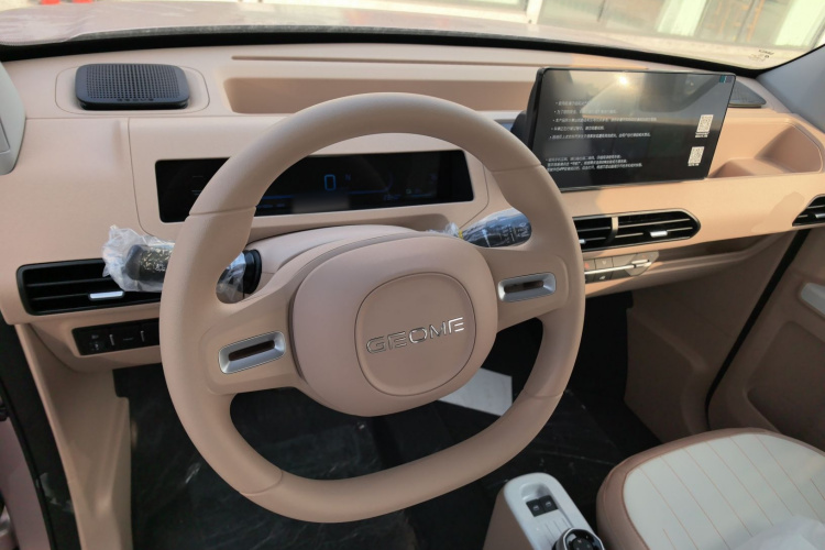 吉利银河 2024款 熊猫mini 200km 耐力熊中控内饰12