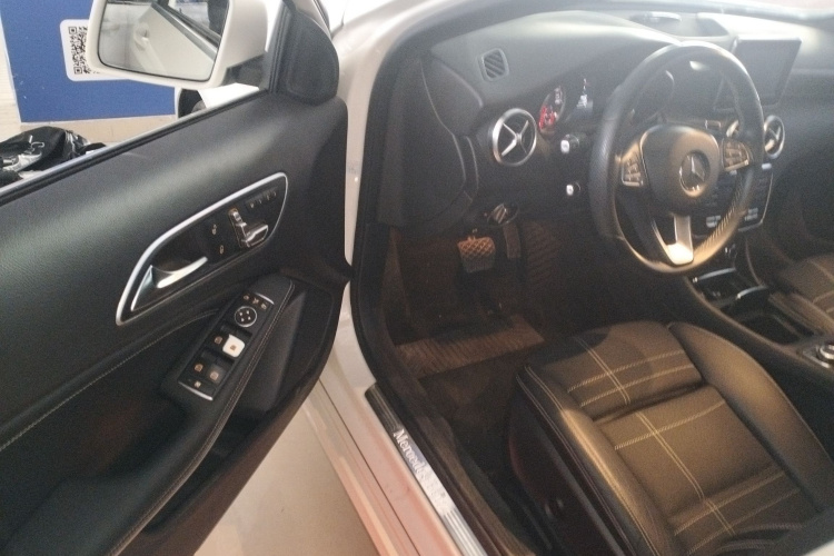 奔驰A级(进口) 2016款 A 200 时尚型中控内饰20