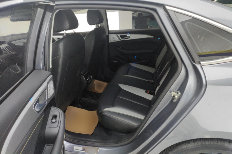 荣威i6 MAX 2020款 300TGI 自动爽酷天幕版中控内饰21