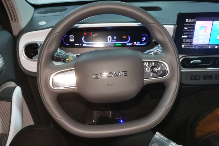 吉利银河 熊猫 2025款 210km 元气熊中控内饰13