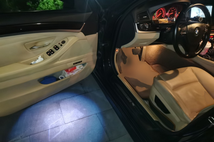宝马5系 2011款 523Li 豪华型中控内饰20