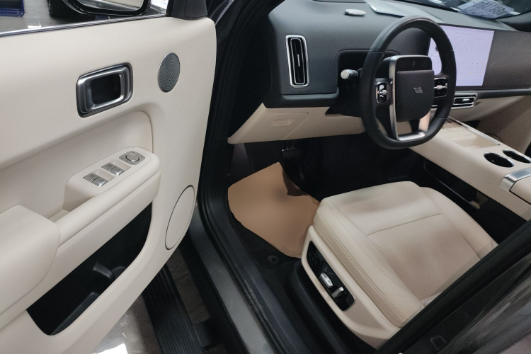 理想汽车 理想L9 2022款 Max中控内饰20