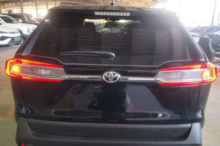 丰田 威兰达 2022款 改款 2.0L CVT两驱领先版车身外观6004