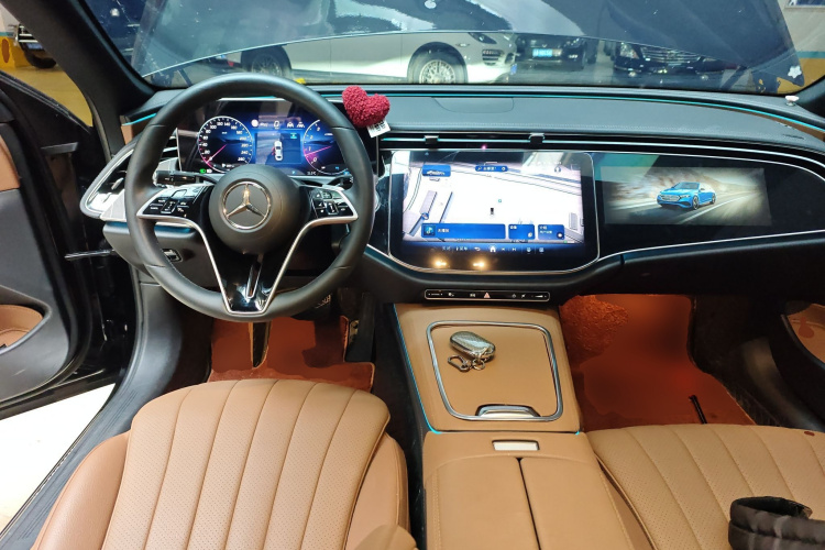 奔驰E级 2024款 E 300 L 时尚型中控内饰7002