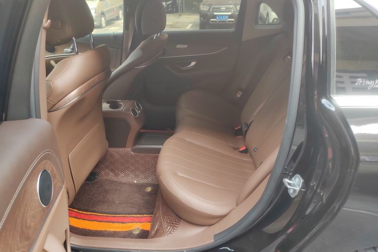 奔驰E级 2019款 E 260 L中控内饰21