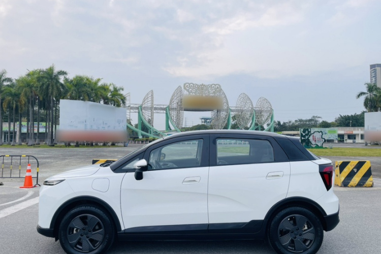 吉利几何E萤火虫 2022款 401KM 霹雳虎 5座车身外观6003