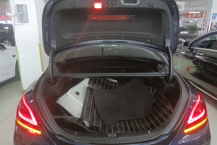 奔驰C级 2020款 C 260 L 运动版机舱底盘23