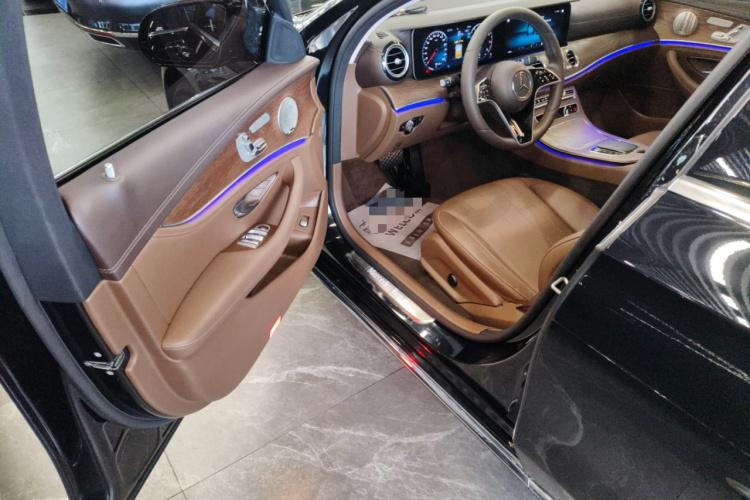 奔驰E级 2023款 改款 E 300 L 豪华型中控内饰20