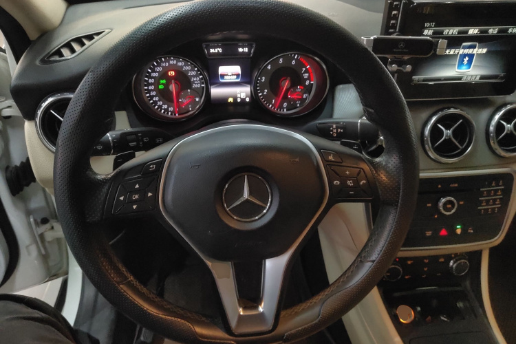 奔驰GLA 2016款 GLA 200 动感型局部细节13