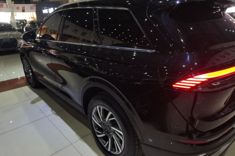 林肯 冒险家 2023款 2.0T 两驱尊享版车身外观4