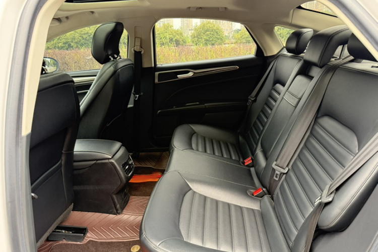 福特 蒙迪欧 2020款 EcoBoost 180 时尚型中控内饰7002