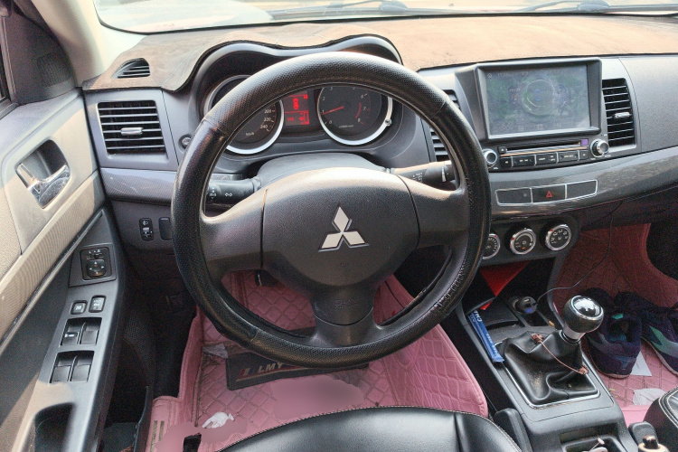 三菱 翼神 2013款 时尚版 1.8L 手动舒适型中控内饰13