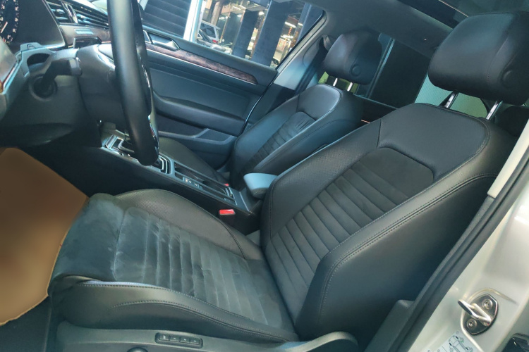 大众 迈腾 2018款 380TSI DSG 尊贵型中控内饰19