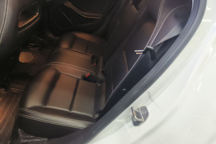 奔驰GLA 2019款 GLA 200 动感型中控内饰7004