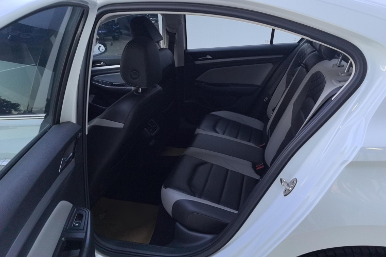 大众 宝来 2023款 300TSI DSG尊行版中控内饰21