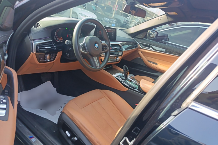 宝马5系 2020款 530Li 尊享型 M运动套装中控内饰20