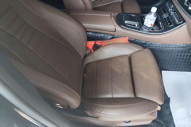 奔驰E级 2019款 E 200 L 运动型局部细节41