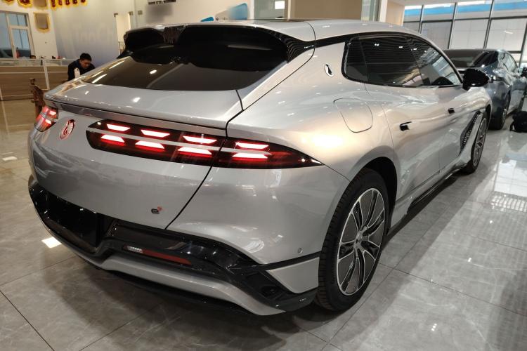 腾势Z9GT 2024款 1100四驱Max版车身外观7