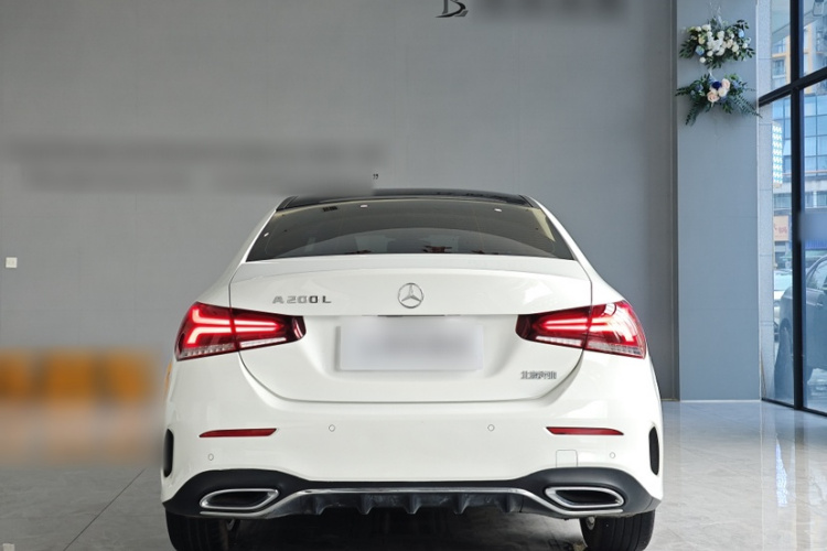 奔驰A级 2022款 改款 A 200 L 运动轿车时尚型车身外观6005