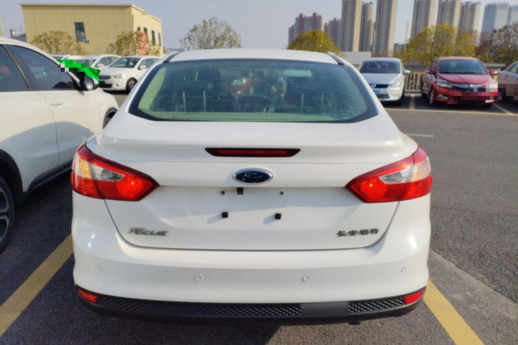 福特 福克斯 2012款 三厢 1.6L 自动舒适型车身外观6004