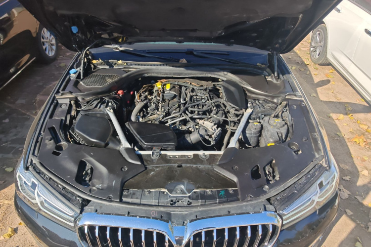 宝马5系 2018款 525Li 豪华套装机舱底盘24