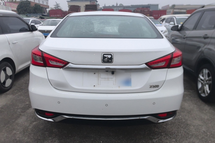 众泰Z500 2015款 1.5T 手动尊贵型车身外观6