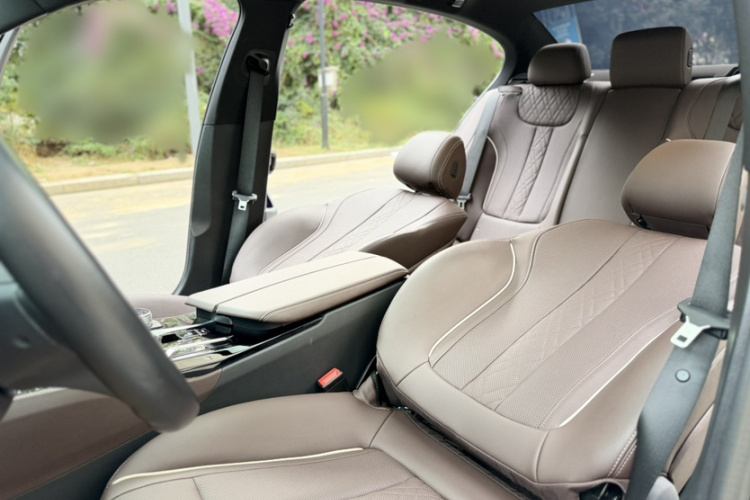 宝马5系 2022款 改款 525Li M运动套装中控内饰7013