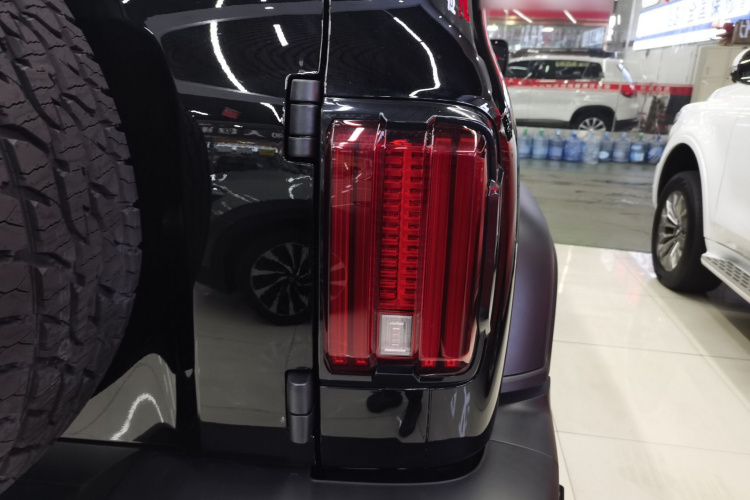 坦克300 2024款 2.0T 征服者车身外观9