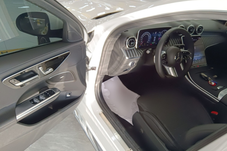 奔驰C级 2023款 C 200 L 运动版中控内饰20