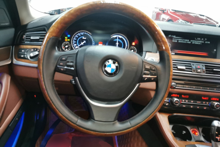 宝马5系 2014款 528Li 领先型中控内饰13