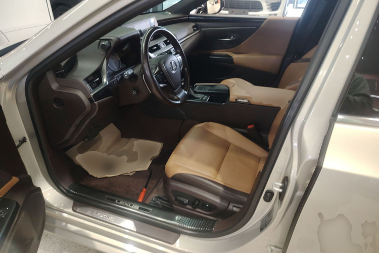 雷克萨斯ES 2020款 200 卓越版中控内饰19