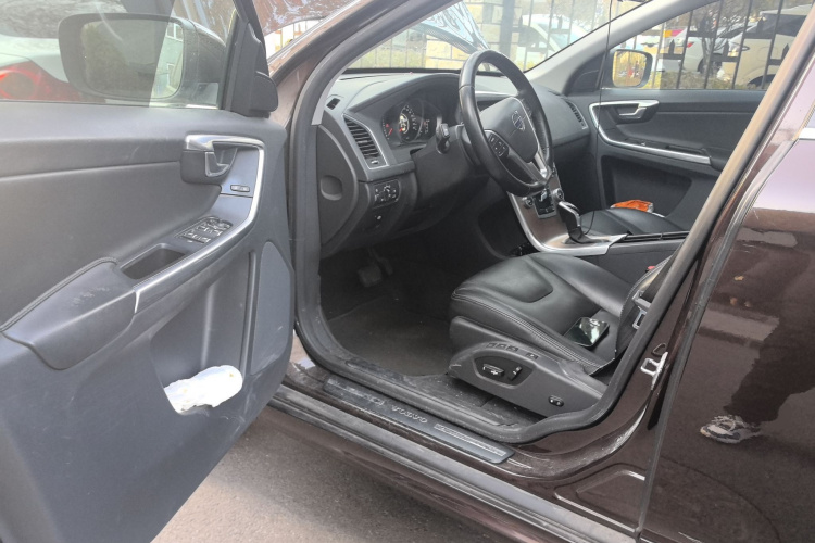 沃尔沃XC60 2017款 T5 AWD 智进版中控内饰20