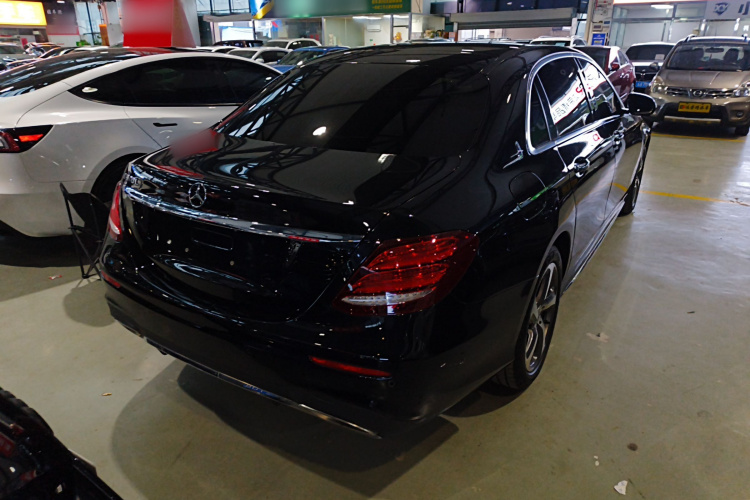 奔驰E级 2019款 E 300 L 运动时尚型车身外观7