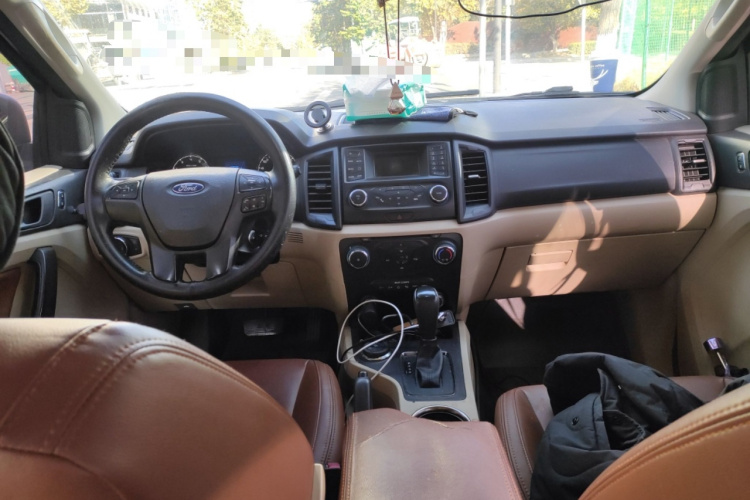 福特 撼路者 2017款 2.0T 汽油自动四驱菁英版 5座中控内饰12