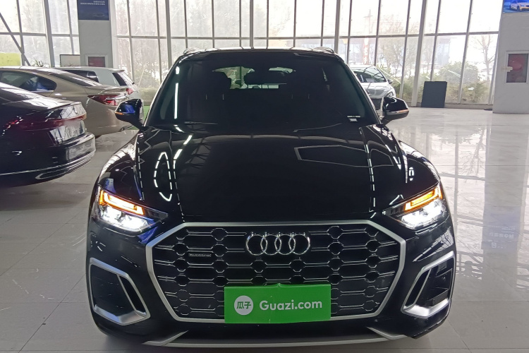 奥迪Q5L 2022款 改款 40T 豪华动感型车身外观2