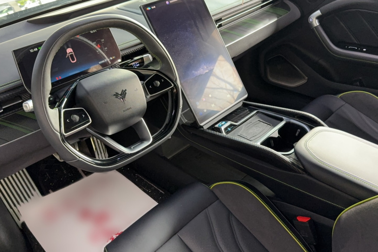 哪吒汽车 哪吒GT 2023款 560 Lite中控内饰7003