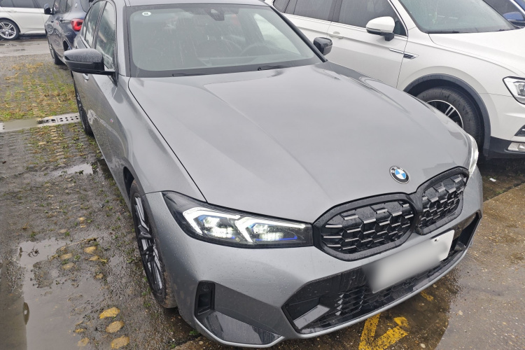 宝马3系 2023款 330i M运动曜夜套装车身外观6002