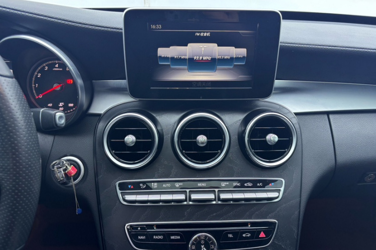 奔驰C级 2018款 C 180 L 时尚型运动版局部细节16