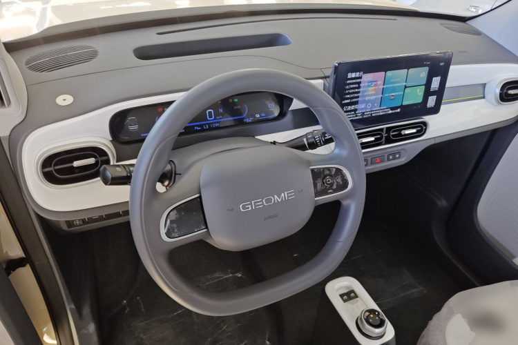 吉利银河 熊猫 2025款 210km 元气熊中控内饰12