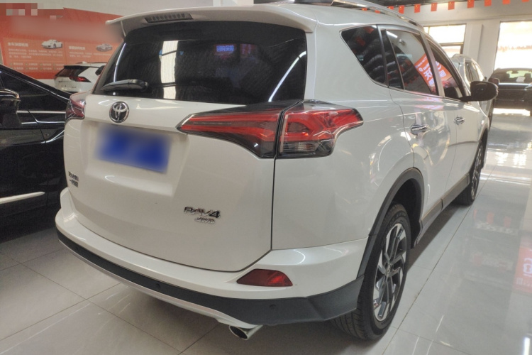 丰田 RAV4荣放 2016款 2.5L 自动四驱精英版车身外观7