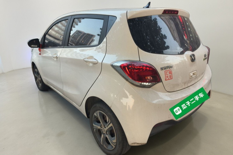 长安欧尚 奔奔E-Star 2022款 赏心版 多彩款 磷酸铁锂车身外观5