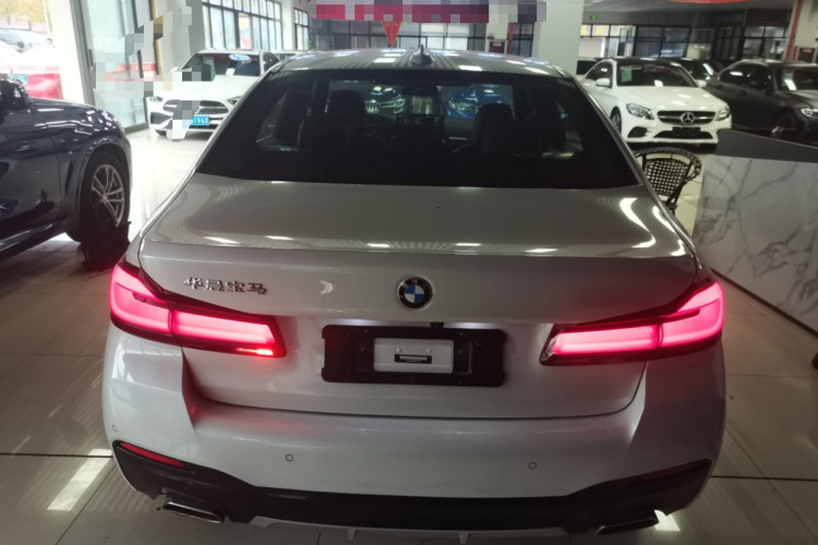 宝马5系 2022款 改款二 525Li M运动套装车身外观6