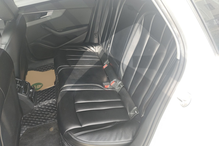 奥迪A4L 2019款 40 TFSI 进取型 国VI中控内饰7004