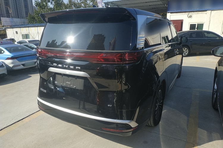 腾势D9 2022款 EV 600 四驱尊荣型车身外观7