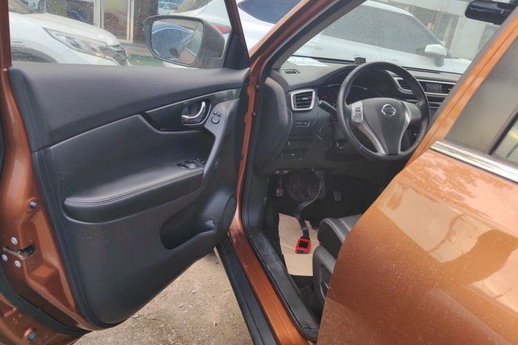 日产 奇骏 2014款 2.5L CVT领先版 4WD中控内饰7003