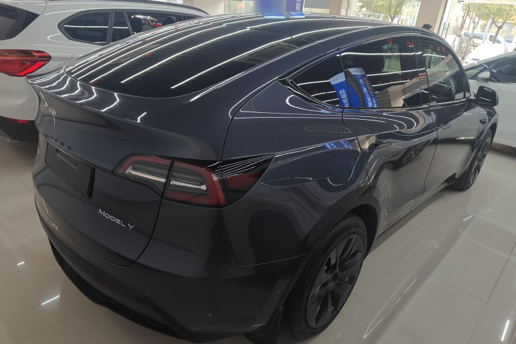 特斯拉 Model Y 2021款 标准续航后驱版车身外观7