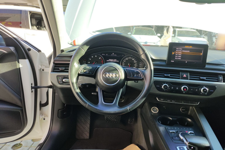 奥迪A4L 2019款 40 TFSI 进取型 国VI中控内饰13