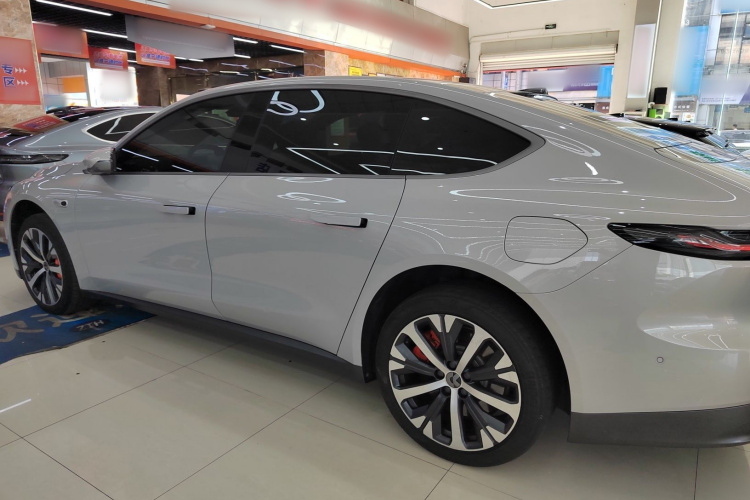 蔚来ET7 2022款 100kWh 首发版车身外观4