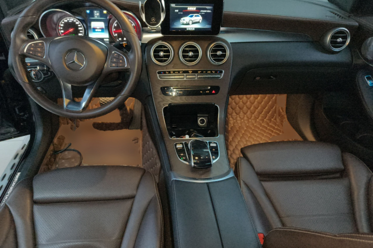 奔驰GLC 2017款 GLC 300 4MATIC 动感型中控内饰12